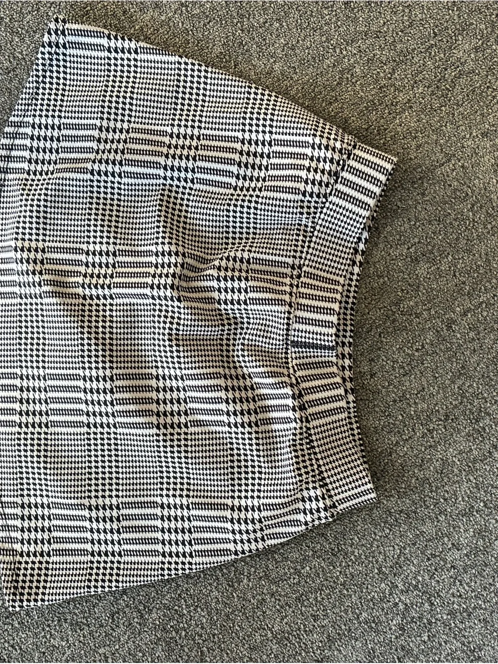 Alo Houndstooth Plaid Skirt